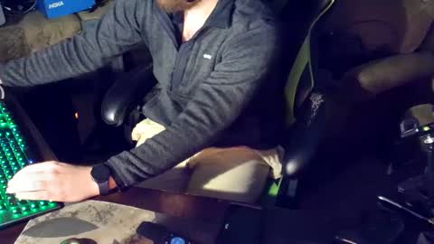 Snapshot of dotyoureyezez chatting on January 8, 11:32 am DotYourEyezez  online show from January 8, 11:32 am