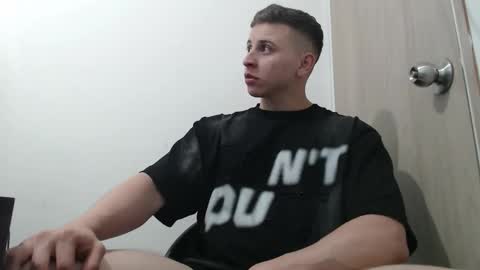 draco_boy2000 online show from November 8, 10:02 pm