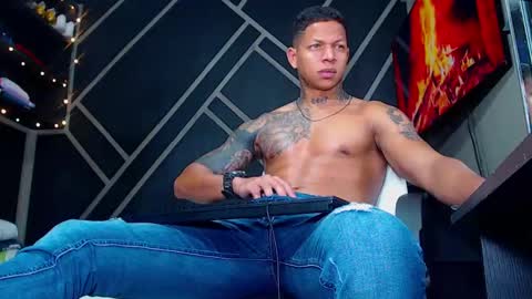 Snapshot of drake_jhonson08 chatting on February 26, 2:04 am Drake online show from February 26, 2:04 am