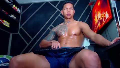 Snapshot of drake_jhonson08 chatting on December 6, 5:42 am Drake online show from December 6, 5:42 am