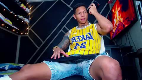 Snapshot of drake_jhonson08 chatting on January 15, 4:36 am Drake online show from January 15, 4:36 am