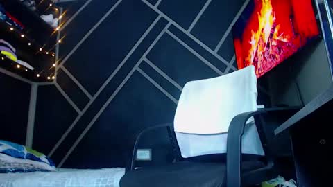 Snapshot of drake_jhonson08 chatting on February 13, 7:31 pm Drake online show from February 13, 7:31 pm