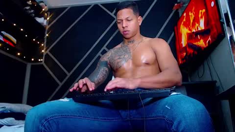 Snapshot of drake_jhonson08 chatting on December 29, 11:50 pm Drake online show from December 29, 11:50 pm