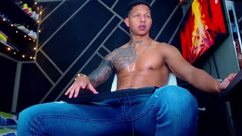 Snapshot of drake_jhonson08 chatting on January 24, 5:21 am Drake online show from January 24, 5:21 am