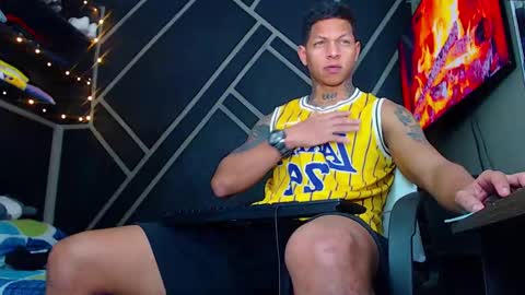 Snapshot of drake_jhonson08 chatting on March 12, 12:31 am Drake online show from March 12, 12:31 am