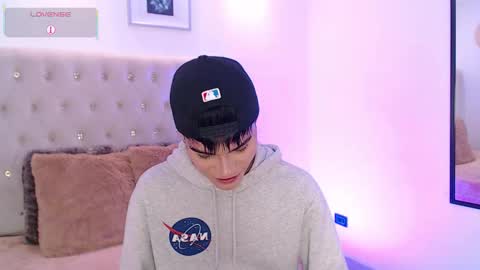 Dulcey online show from November 19, 4:23 am