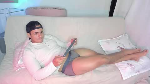 dwayne_esteven10 online show from February 6, 11:34 pm