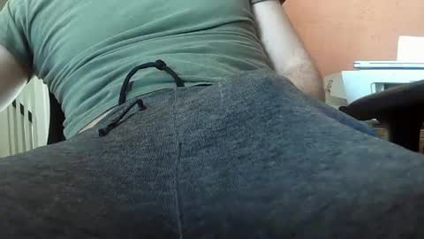 Snapshot of dweav240 chatting on February 24, 6:15 pm dweav240 online show from February 24, 6:15 pm