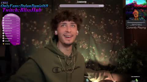 Snapshot of dylandaniel69 chatting on December 10, 8:38 pm Dylan Daniel 7.8 online show from December 10, 8:38 pm