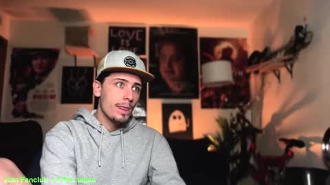 Snapshot of dylandaniel69 chatting on February 13, 10:12 am Dylan Daniel 7.8 online show from February 13, 10:12 am