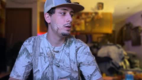 Snapshot of dylandaniel69 chatting on October 23, 12:14 am Dylan Daniel 7.8 online show from October 23, 12:14 am