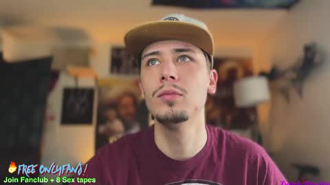 Snapshot of dylandaniel69 chatting on March 1, 4:44 pm Dylan Daniel 7.8 online show from March 1, 4:44 pm