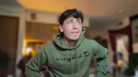 Snapshot of dylandaniel69 chatting on September 10, 9:13 pm Dylan Daniel 7.8 online show from September 10, 9:13 pm