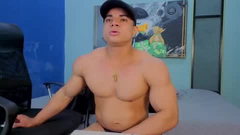 dylanguss online show from November 26, 11:57 am