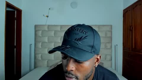 Dylan Taylor online show from February 18, 2:42 am