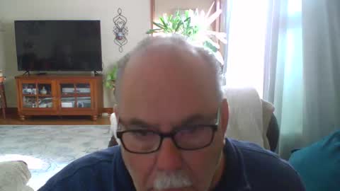 earl52 online show from October 15, 7:43 pm