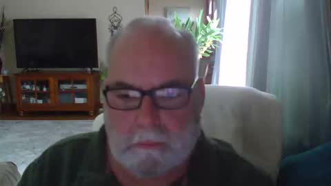 earl52 online show from April 5, 3:08 pm