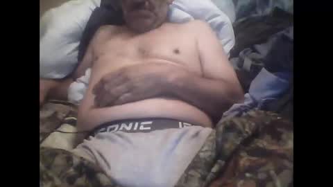 Snapshot of easye4015 chatting on September 16, 11:22 am Easye online show from September 16, 11:22 am