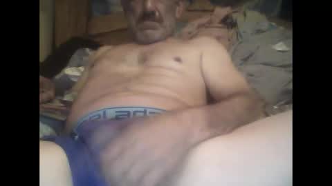 Snapshot of easye4015 chatting on September 19, 11:37 pm Easye online show from September 19, 11:37 pm