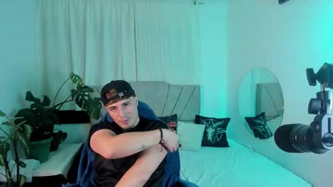 ED DIVINE online show from March 12, 4:09 am