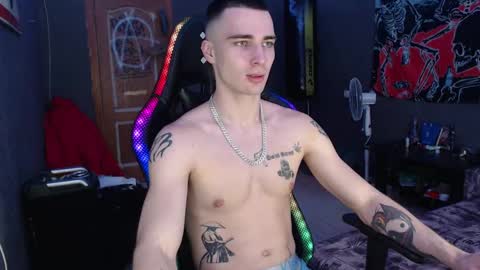 Snapshot of eduard_loveee chatting on December 25, 11:22 am Eduar online show from December 25, 11:22 am