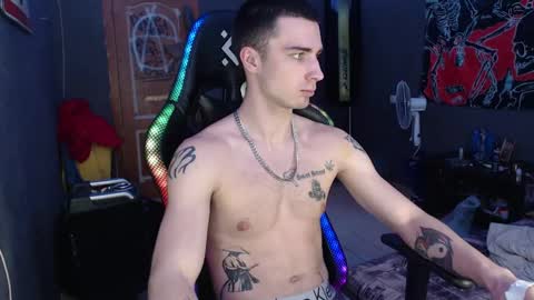 Snapshot of eduard_loveee chatting on December 24, 3:16 pm Eduar online show from December 24, 3:16 pm