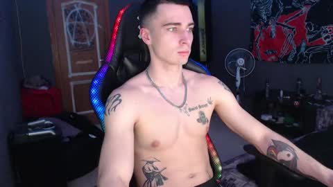 Snapshot of eduard_loveee chatting on February 28, 1:03 pm Eduar online show from February 28, 1:03 pm