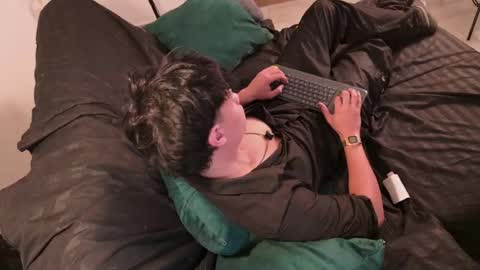 edward online show from August 3, 12:11 pm
