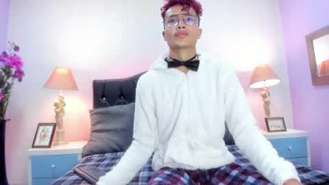 Elegant online show from December 31, 2:51 am