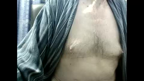 Snapshot of elfyonee chatting on December 8, 7:47 am elfyonee online show from December 8, 7:47 am