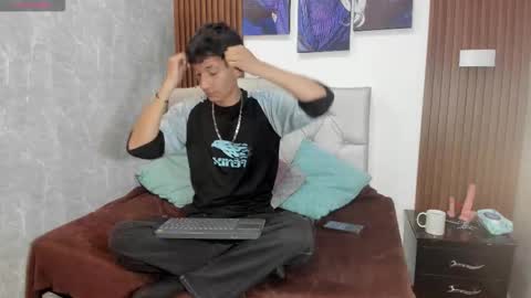 Elian Julian online show from November 6, 1:19 am