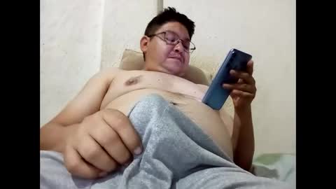 Snapshot of elimposstor chatting on October 23, 7:12 am elimposstor online show from October 23, 7:12 am