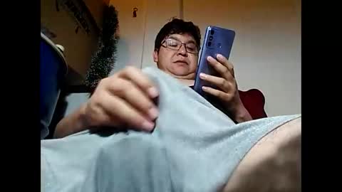 Snapshot of elimposstor chatting on January 11, 2:47 pm elimposstor online show from January 11, 2:47 pm