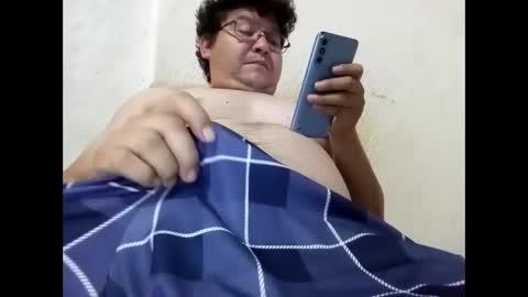 Snapshot of elimposstor chatting on October 6, 8:19 am elimposstor online show from October 6, 8:19 am