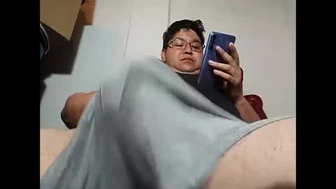 Snapshot of elimposstor chatting on December 22, 2:27 pm elimposstor online show from December 22, 2:27 pm