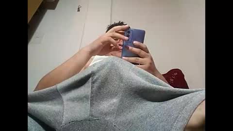 Snapshot of elimposstor chatting on January 23, 2:44 am elimposstor online show from January 23, 2:44 am