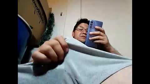 Snapshot of elimposstor chatting on January 6, 8:18 pm elimposstor online show from January 6, 8:18 pm