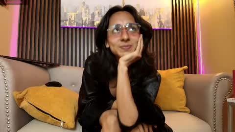 Elisa Sue online show from April 16, 5:51 am