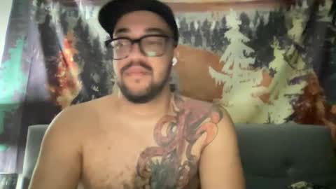 Snapshot of elitealex87 chatting on October 28, 2:36 am elitealex87 online show from October 28, 2:36 am