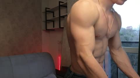 elliot_muscle04 online show from March 27, 3:24 pm