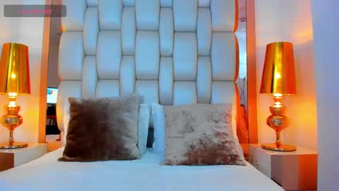 Snapshot of elliott_veelez chatting on February 24, 8:58 pm E L L I O T    V E L E Z online show from February 24, 8:58 pm