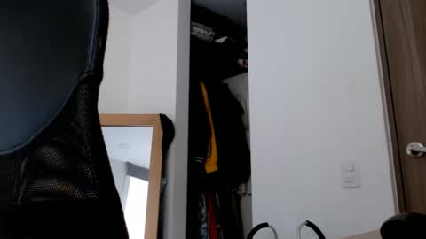 Snapshot of elosocazador chatting on February 21, 10:37 pm elosocazador online show from February 21, 10:37 pm