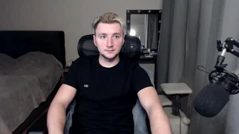 Snapshot of elvin_vaenight chatting on October 30, 6:53 pm Elvin Vaenight online show from October 30, 6:53 pm