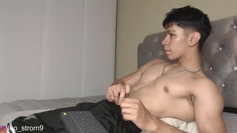 emile_239 online show from February 22, 2:50 am