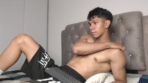 emile_239 online show from December 7, 5:37 am