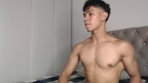 emile_239 online show from December 9, 3:40 am