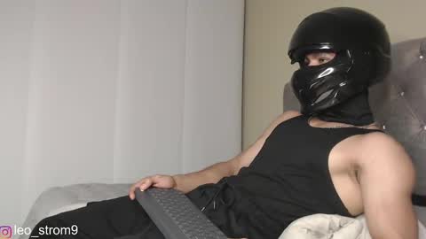 emile_239 online show from February 25, 3:52 am