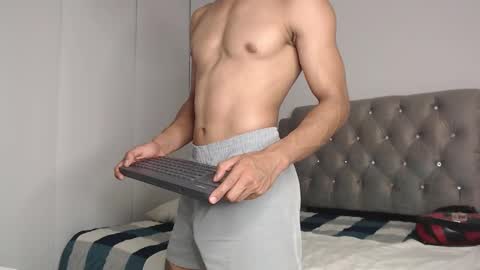 emile_239 online show from December 11, 3:47 am