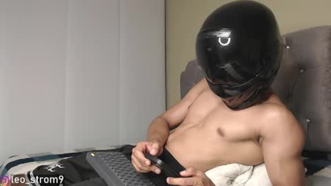 emile_239 online show from December 17, 3:50 am