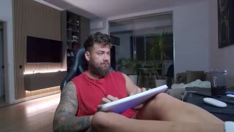 Erik online show from February 22, 7:54 pm